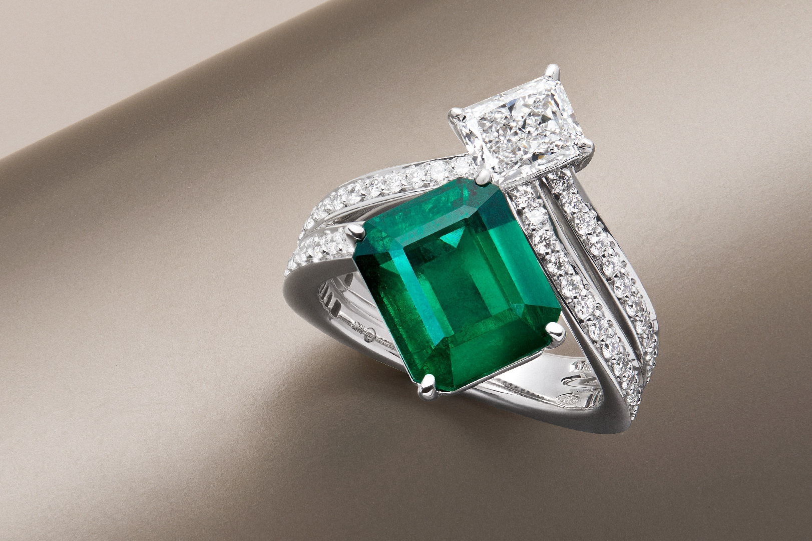 Luca Ferrante fotografo di gioielli per marketing su instagram a Roma