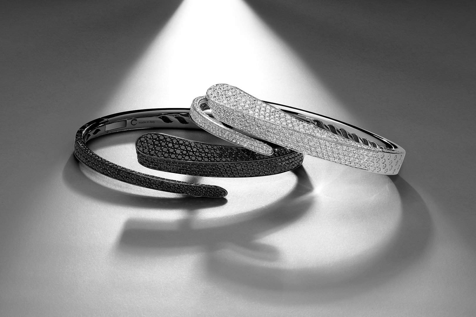Studio fotografico professionale - Foto still life di gioielli